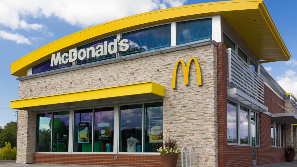 McDonald' s может заработать в России под другим брендом