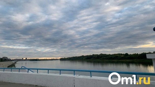В Омске на Иртышской набережной образовался водопад