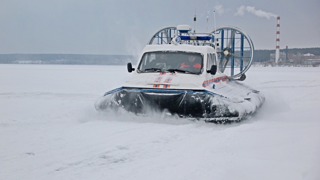 Новосибирец провалился под лёд во время прогулки по замёрзшему водоёму