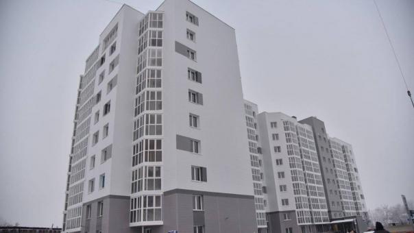 В Омске сдали новостройку для переселенцев из аварийных домов