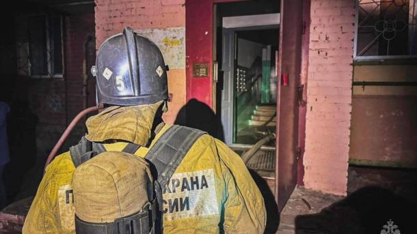 Жильцов эвакуировали: в Омске на 10-й Чередовой произошёл пожар в многоэтажке