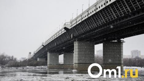 В Омске обновят ограждения на метромосту за 13,7 миллиона рублей