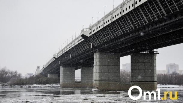 В Омске обновят ограждения на метромосту за 13,7 миллиона рублей