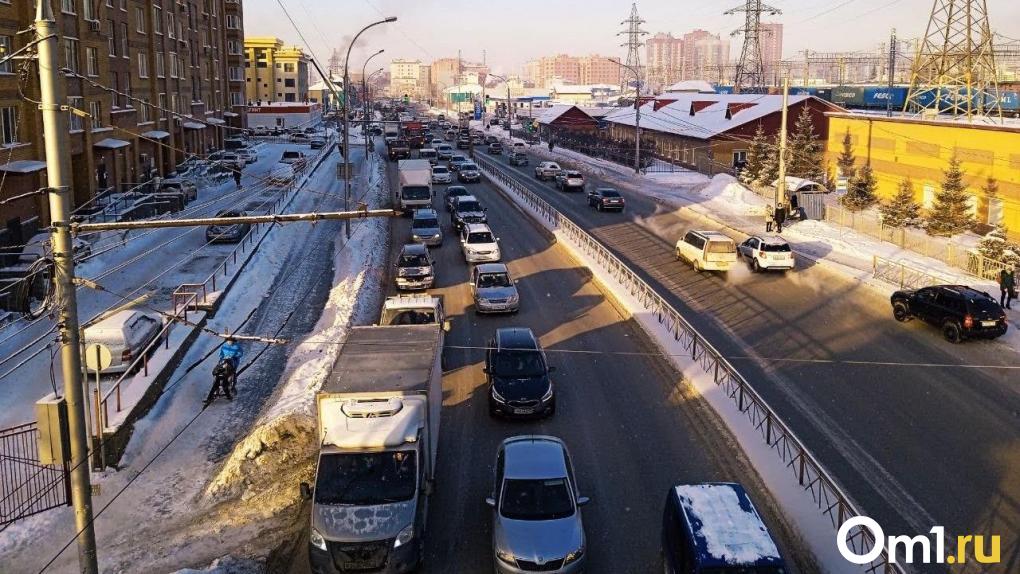 В утренний час пик Новосибирск сковали сильные пробки