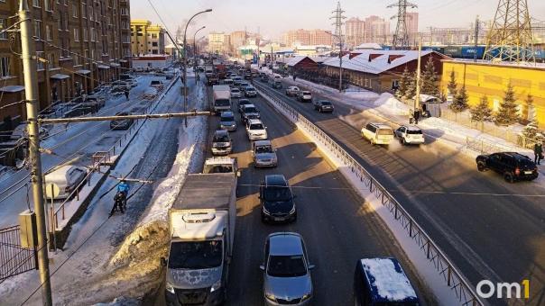 В утренний час пик Новосибирск сковали сильные пробки