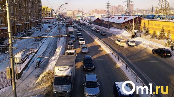 В утренний час пик Новосибирск сковали сильные пробки
