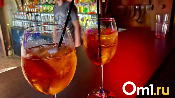 В Новосибирске клиентка бара заплатила за падение официантки почти две тысячи рублей