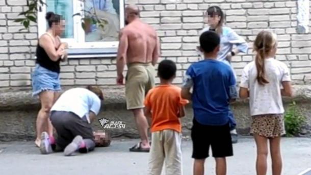 Трёхлетний ребёнок выпал из окна в Новосибирске: ошибки родителей в летний сезон