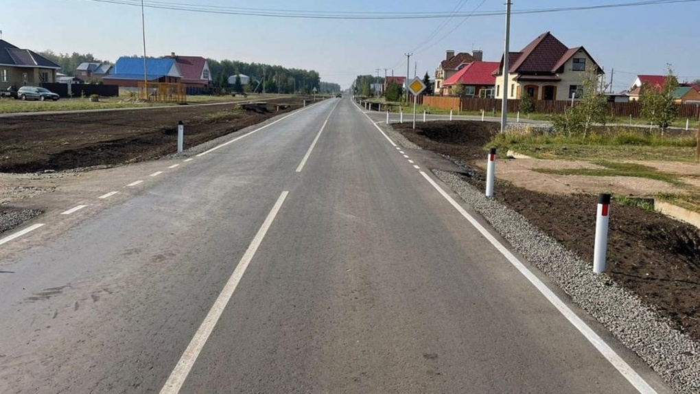 В Омской области завершился ремонт автодороги в селе Азово