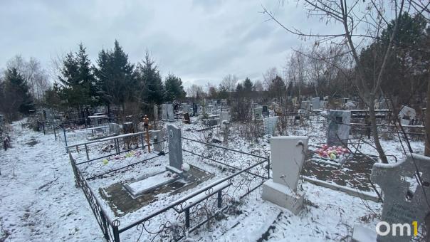 Хоронят вместе с родственниками: на новосибирском кладбище закончились места
