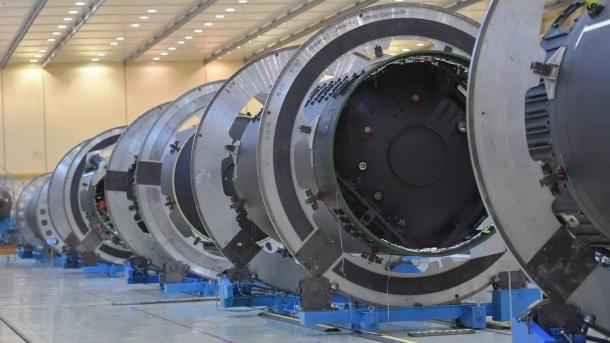 Глава Роскосмоса Юрий Борисов приехал на омский завод «Полёт»