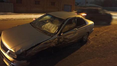 В Омске ребёнок и женщина пострадали в тройном ДТП с автобусом