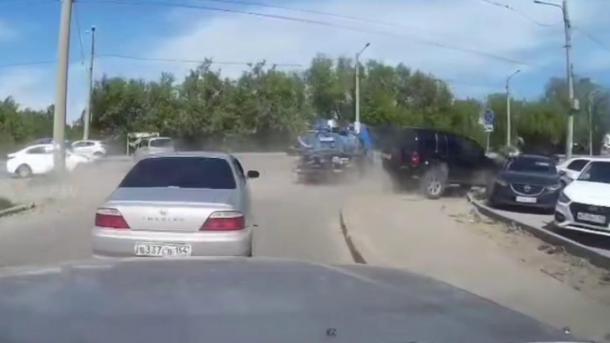 Тройное ДТП в Новосибирске: Kia, Jeep и пешеход на улице Есенина