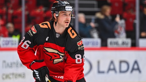 В КХЛ признали ошибку арбитров в матче «Авангарда» и «Сибири», где клюшка якобы попала в лицо Буше