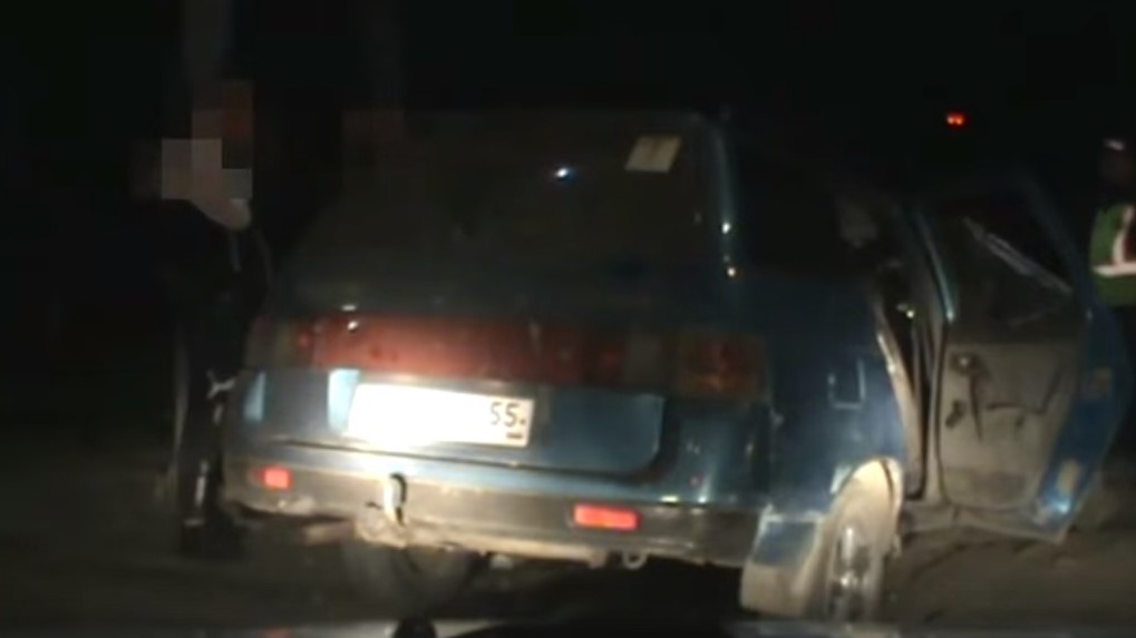 В Омске, уходя от погони ДПС, попала в аварию машина, полная подростков