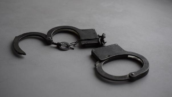 Пробил голову и сломал рёбра. Омич кочергой искалечил свою жену