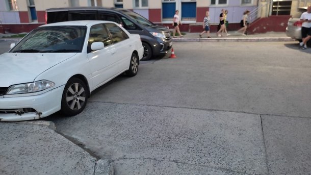 Водитель «Хонды» сбил шестилетнюю девочку на самокате во дворе дома в Новосибирске