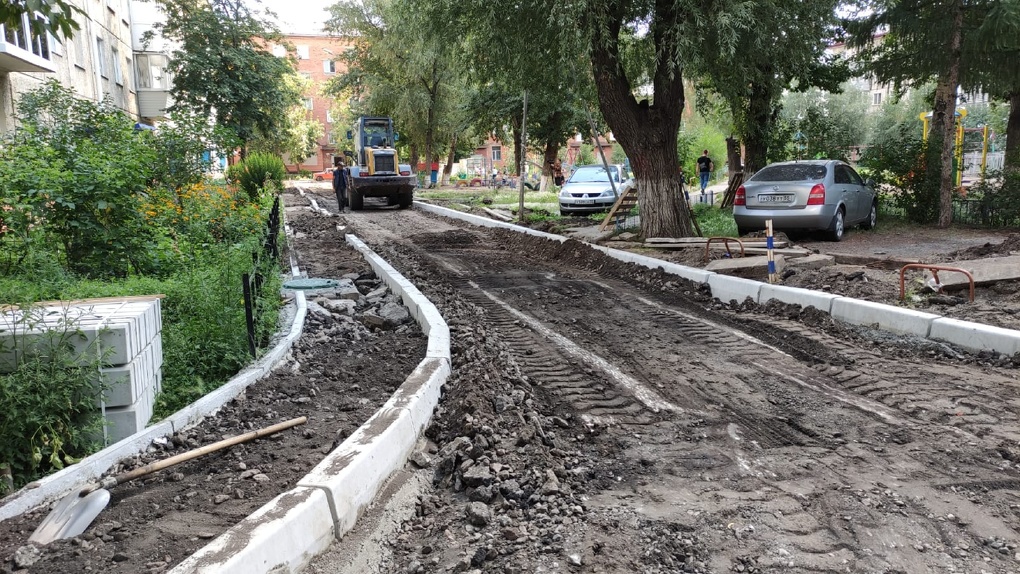 В Советском округе Омска начали ремонтировать дворы по проекту «Городская среда»