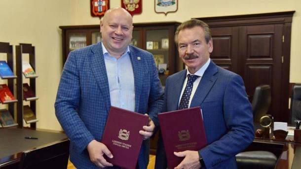 Мэр Шелест подписал соглашение о создании нового памятника вместо шара «Держава»