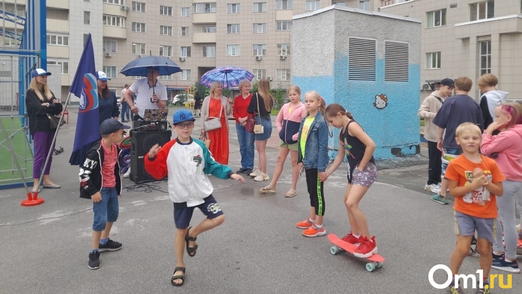 Цикл мероприятий «Добро во дворе» стартовал на округе депутата горсовета Новосибирска Владислава Люмина