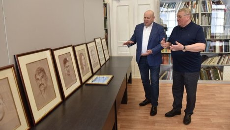 Сергей Шелест презентовал ещё 9 портретов спортсменов, которые подарил Омску Никас Сафронов