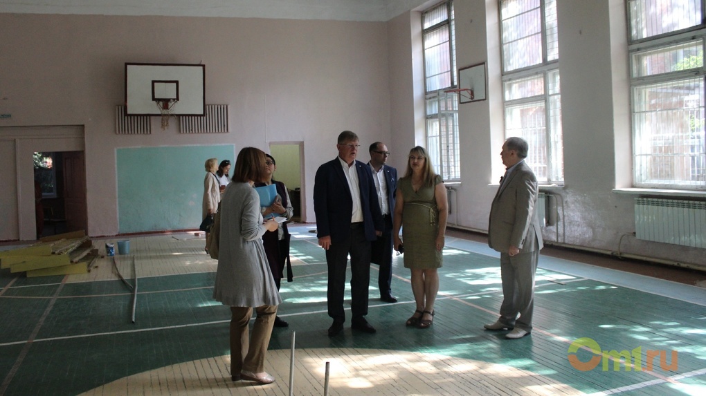 Под зорким глазом: депутаты проверили омские школы, детсады и парки