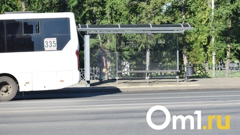 В Омске водитель зажал ногу пассажиру и протащил по дороге