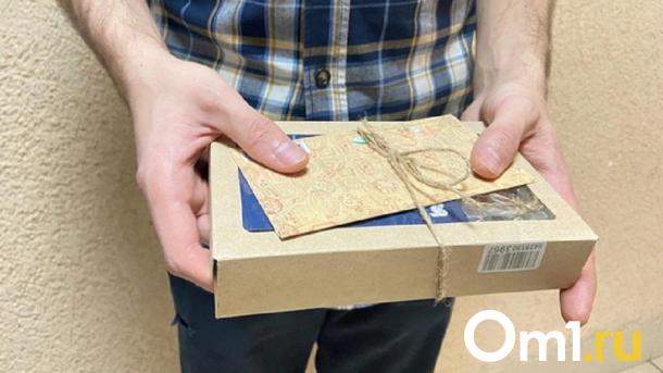 Почти половина омичей хотели бы сдать неудачные подарки обратно в магазин