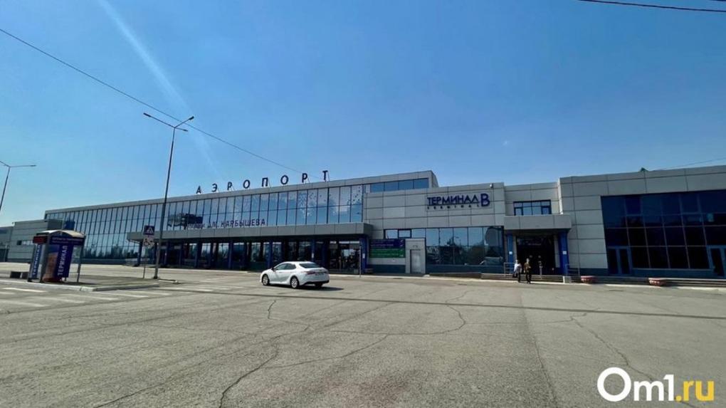 В Омском аэропорту задержали рейс до Санкт-Петербурга
