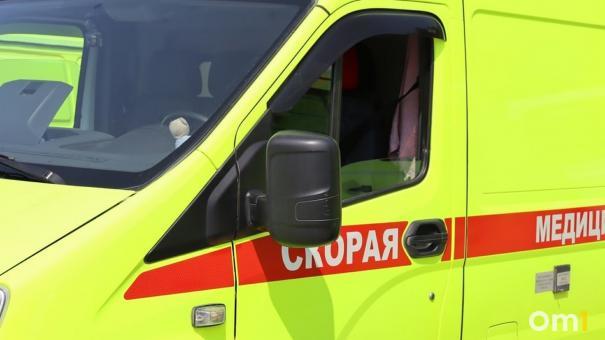 Хотел помочь: из-за пьяного омича перевернулся автомобиль с двумя пассажирами в салоне