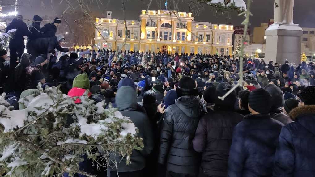 «Урок для российских властей»: политик Сергей Миронов прокомментировал массовые протесты в Казахстане