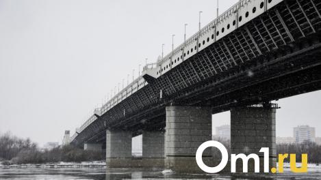 Разметку на омском метромосту будут обновлять всё лето