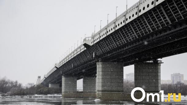 Разметку на омском метромосту будут обновлять всё лето