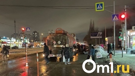 Шла на красный: большегруз насмерть задавил пенсионерку в Омске