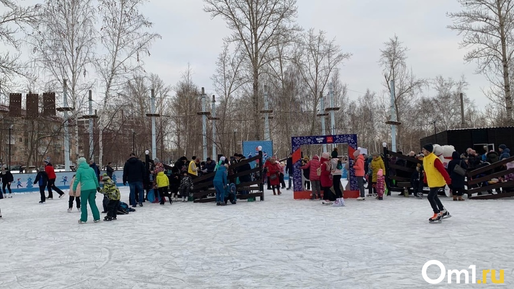 Как в Омске открывали новый каток (фото из Советского парка)