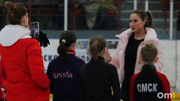 Олимпийская чемпионка Алина Загитова приехала в Омск