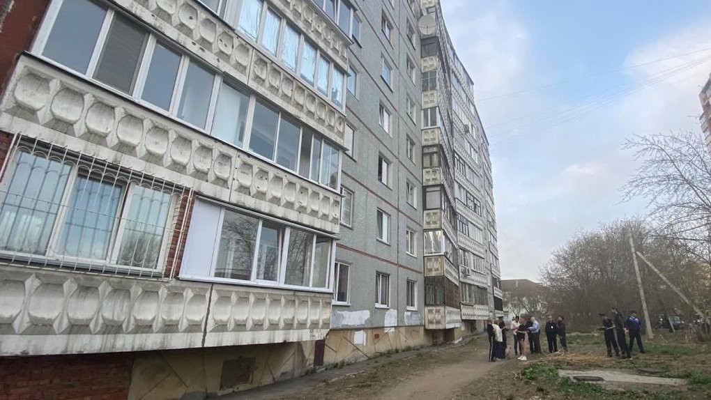 В Омске ребёнок упал с 9-го этажа и выжил
