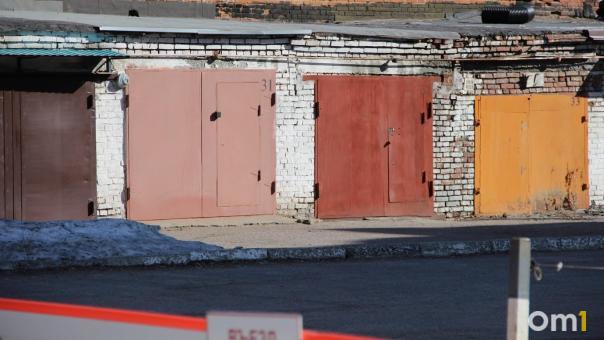 В Омске в гараже нашли бездыханные тела мужчины и женщины