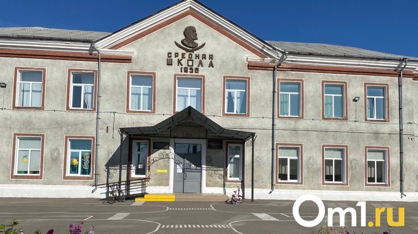 В школе Омской области отменили занятия из-за упавших кусков штукатурки