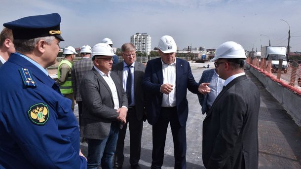 Мэр Омска Шелест проверил, как идёт ремонт Ленинградского моста