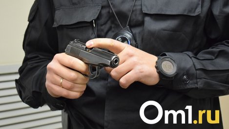 В Омске сотрудника ЧОП задержали со спецназом за переделку пистолета под огнестрельное оружие