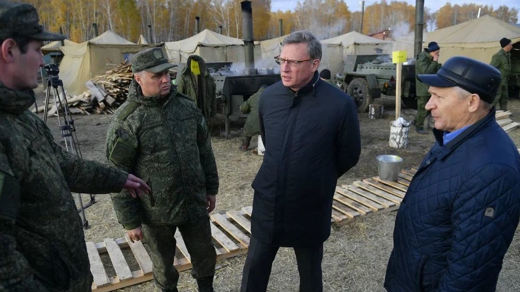 Бурков приказал открыть центры поддержки семей мобилизованных по всей Омской области