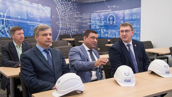 Министр образования Омской области Иван Кротт назвал ОНПЗ космосом в топливно-энергетическом комплексе