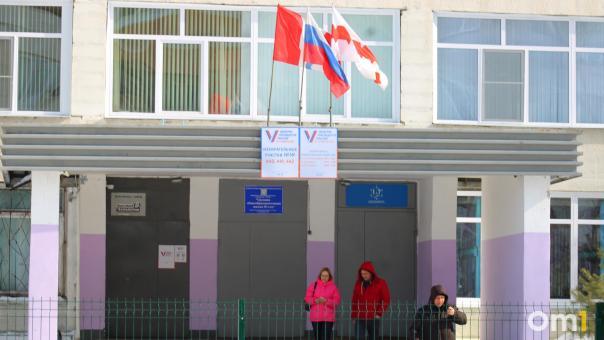Бесплатные билеты на концерт Стаса Михайлова и духи: как проходит второй день выборов в Омске