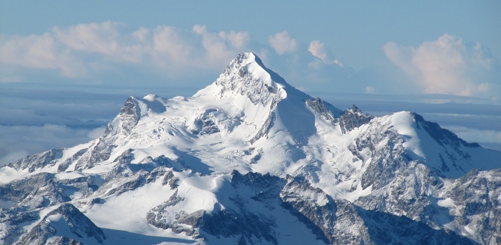 Альпинисты отметили 300-летие Омска на Эльбрусе