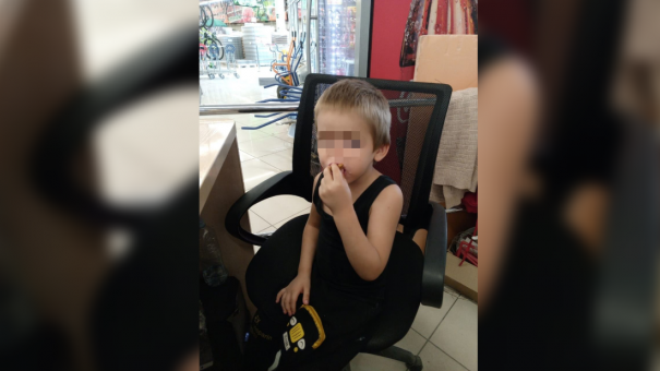 Под Новосибирском на проезжей части нашли маленького мальчика