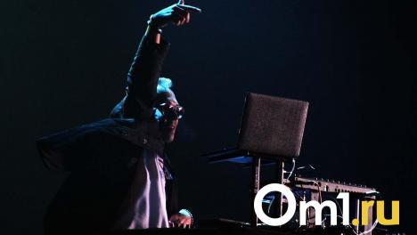 Лазерное шоу и космос: Антон Завьялов из «25/17» выступил в роли DJ в омском Кадетском корпусе