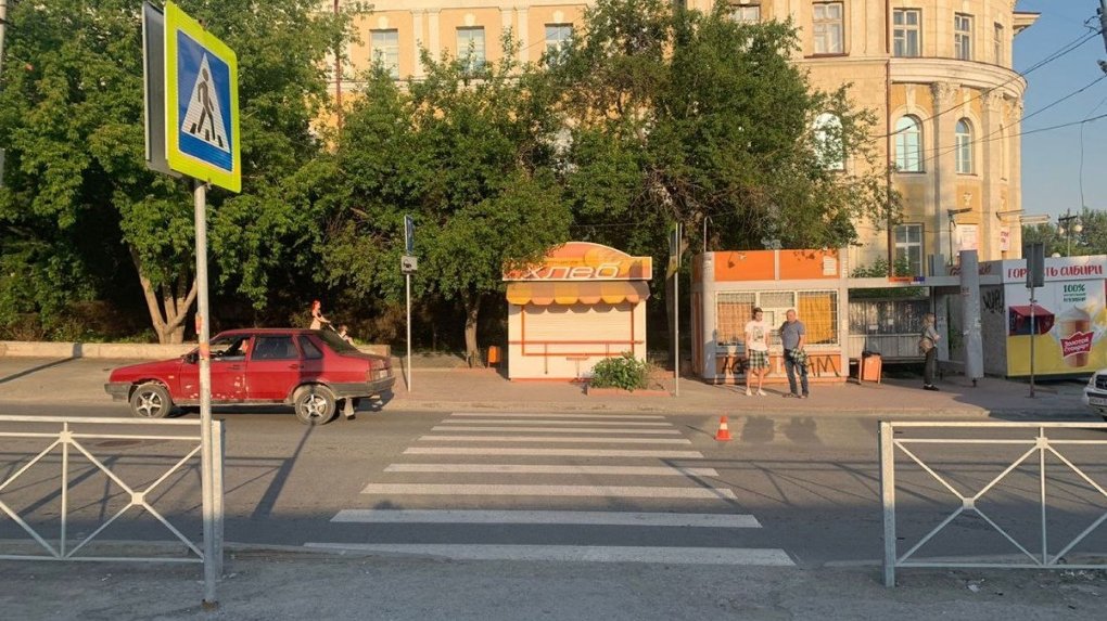 В Новосибирске 18-летний водитель BMW сбил подростка, переходившего дорогу на красный свет