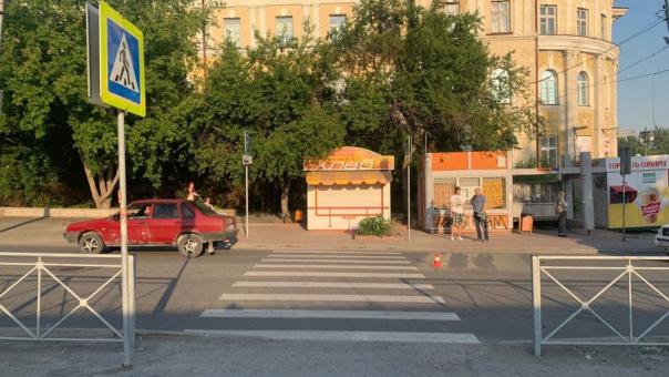 В Новосибирске 18-летний водитель BMW сбил подростка, переходившего дорогу на красный свет
