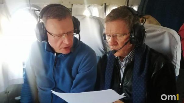 Губернатор Бурков слетал в омские районы, куда начали возвращать газ
